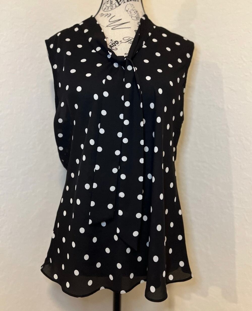Anne Klein Sleeveless Polka Dot Blouse Medium EUC Office Career Workwear